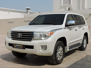 Toyota Land Cruiser GXR 2013 Automatic 350,000 Km 8 Cylinder Four Wheel Drive (4WD) SUV White — image 1