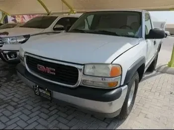 GMC  Sierra  2002  Automatic  436,000 Km  8 Cylinder  Four Wheel Drive (4WD)  Pick Up  White  With Warranty