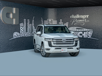 تويوتا لاند كروزر GXR 6 سلندر SUV 4x4 لون أبيض موديل 2025