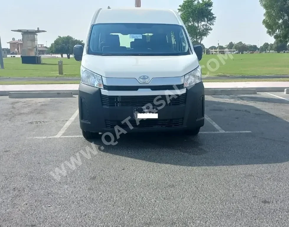 Toyota  Hiace  VAN  White  2022