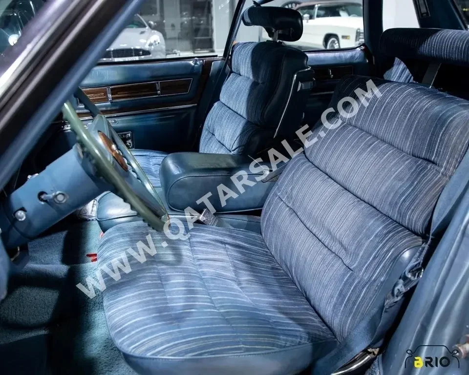 كاديلاك  ديفيلي  1976  اوتوماتيك  62,000 كم  8 سلندر  دفع خلفي  كلاسك  ازرق  تحت الضمان