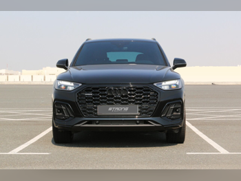 أودي Q5 4 سلندر رياضية لون أسود موديل 2025