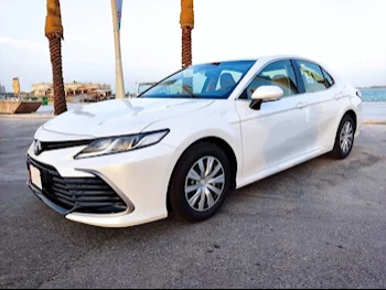 Toyota  Camry  4 Cylinder  Sedan  White  2022