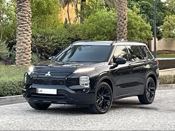 ميتسوبيشي أوتلاندر 4 سلندر SUV 4x4 لون أسود موديل 2025