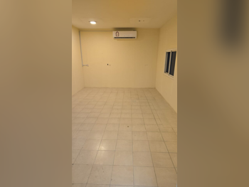 1 Bedrooms Studio For Rent in Doha, Al Duhail Semi Furnished