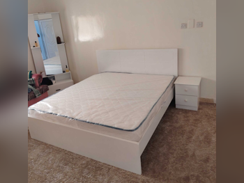 Beds, King, White, Mattress Included, With Bedside Table