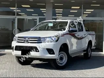 Toyota  Hilux  2023  Automatic  0 Km  4 Cylinder  Four Wheel Drive (4WD)  Pick Up  White  With Warranty