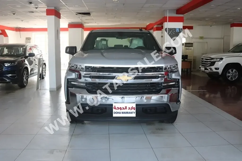  Chevrolet  Silverado  LT  2021  Automatic  0 Km  8 Cylinder  Four Wheel Drive (4WD)  Pick Up  Silver  With Warranty