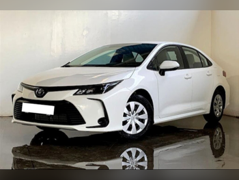 Toyota  Corolla  4 Cylinder  Sedan  White  2023