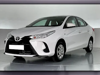 Toyota  Yaris  4 Cylinder  Sedan  White  2021