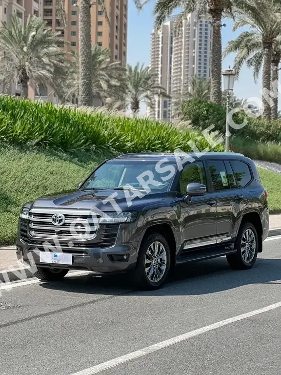 Toyota  Land Cruiser  SUV 4x4  Grey  2022