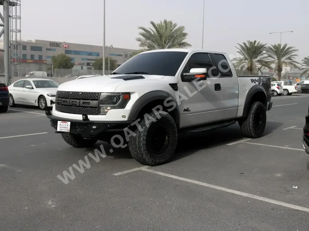 Ford  Raptor  SVT  2014  Automatic  139,000 Km  8 Cylinder  Four Wheel Drive (4WD)  Pick Up  White