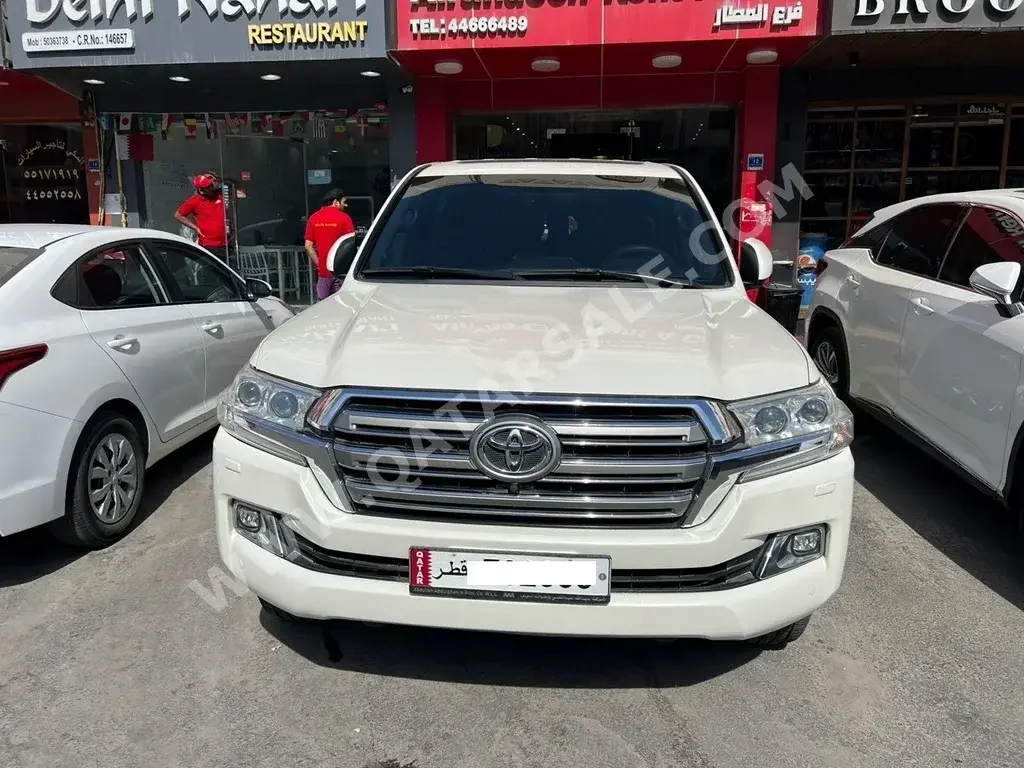 Toyota  Land Cruiser VXR  SUV 4x4  White  2018