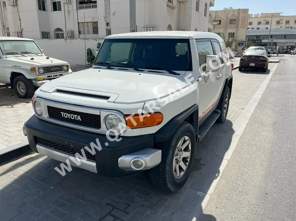 Toyota  FJ Cruiser  SUV 4x4  Pearl  2018