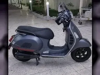 Vespa  300 GTS -  2022 - Color Gray -  Warranty